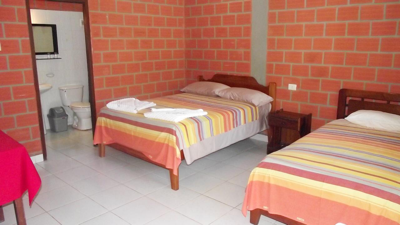 Hotel Ambaibo Rurrenabaque Exterior foto